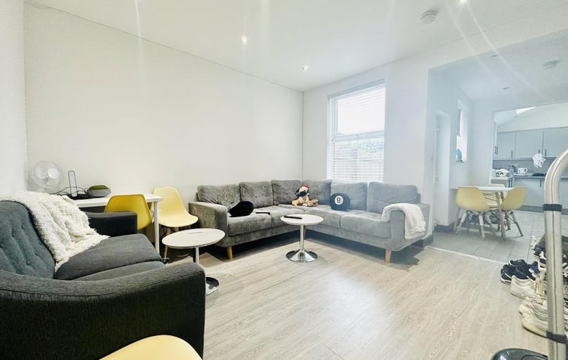 Cycle Road, Lenton, Nottingham - Image 1